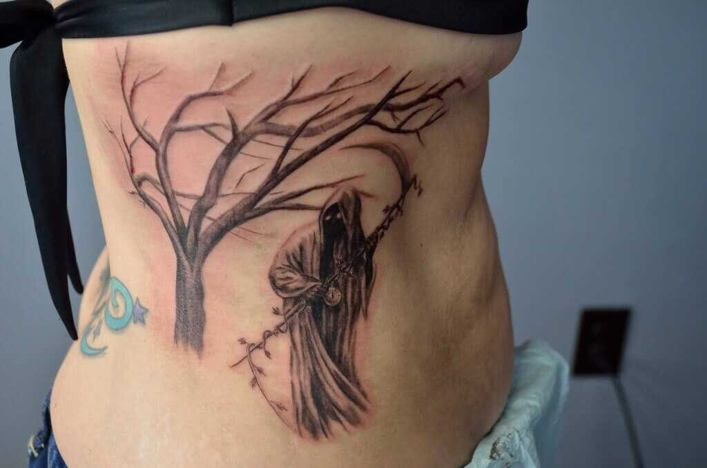 Tattoo Sensenmann unter totem Baum
