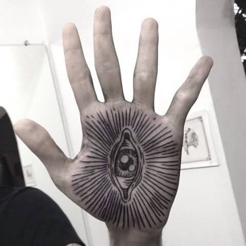 Tattoo Strahlendes Auge auf der Hand