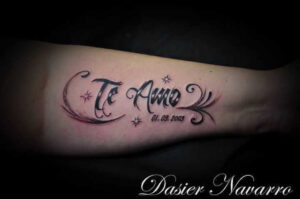 Te Amo mit Feder Unterarm