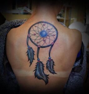 Farbiges Traumfänger Tattoo Motiv für den Rücken