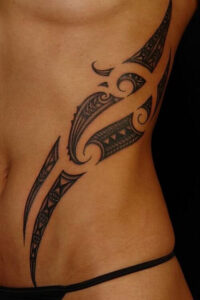 Tribal an der Seite