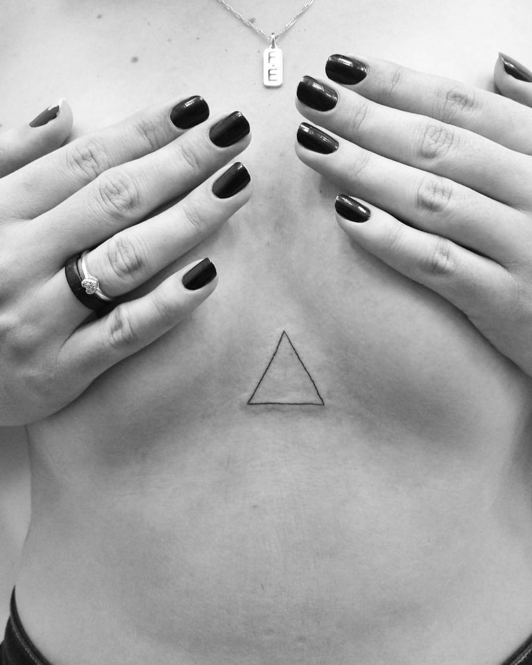 Tattoo Underboob Dreieck