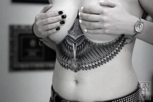 Wikinger Underboob