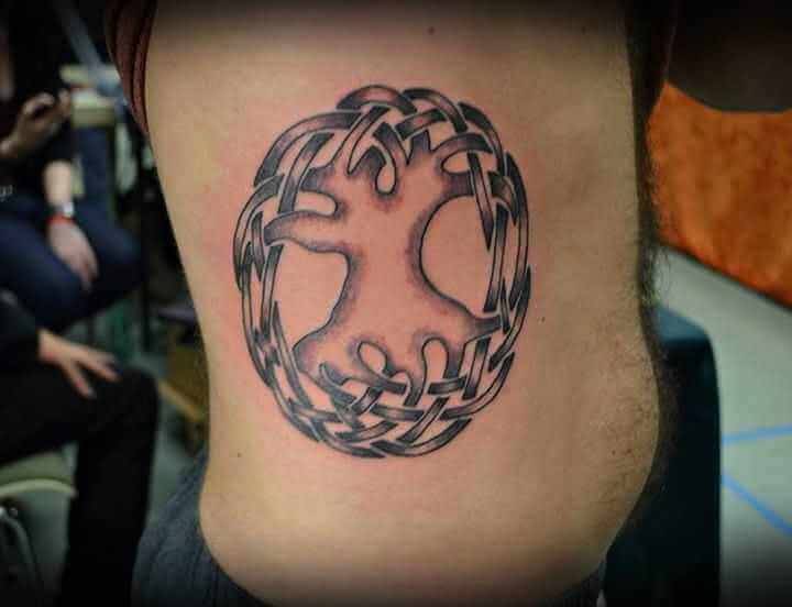 Tattoo Yggdrasil – Der Baum