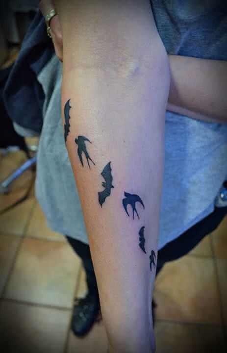 Tattoo Vögel und Fledermäuse in schwarz