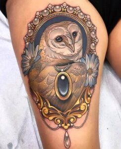 Eulen Tattoo mit Verzierungen