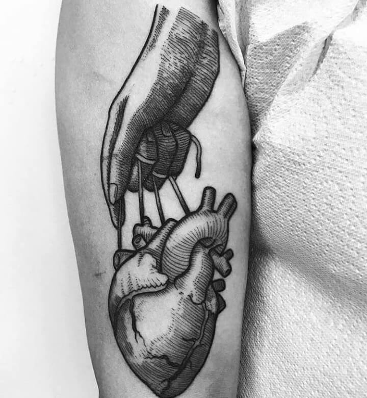 Tattoo Herz in der Hand