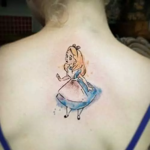 Alice im Wunderland Rücken Tattoo