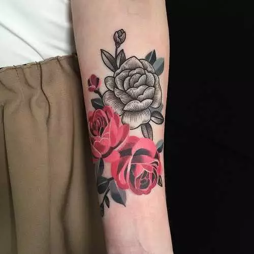 Arm Tattoo drei Rosen
