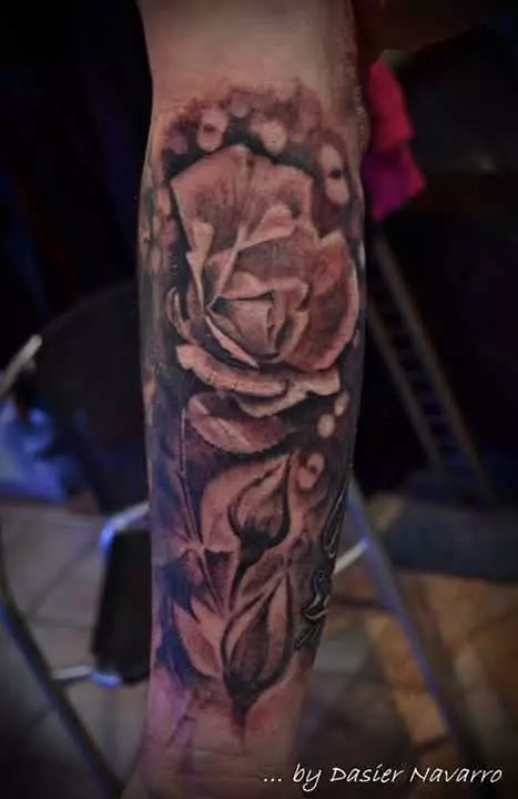 Blumen Arm Tattoo