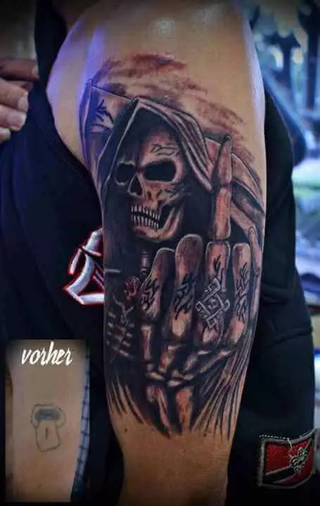 Cover up Tattoo Oberarm Skelett