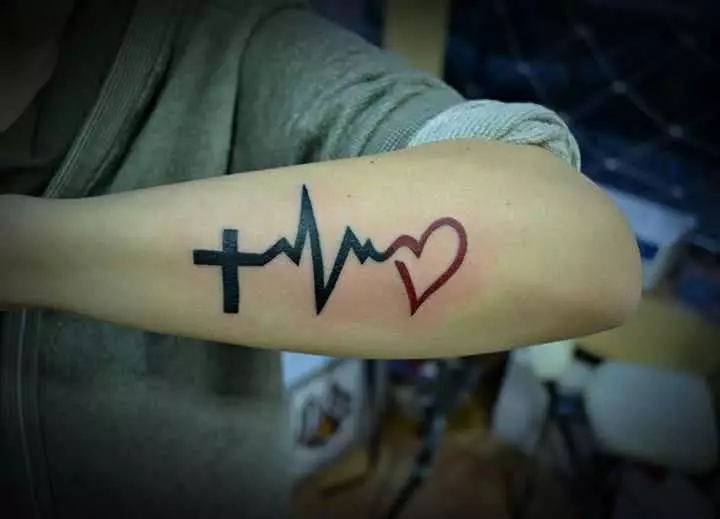 Herzfrequenz mit Kreuz und Herz