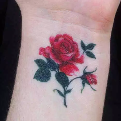kleine rote Rose Handgelenk