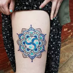 blaues Mandala Tattoo