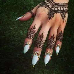 Blumen Henna Hand und Finger