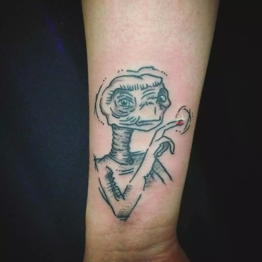 E.T. mit rotem Finger