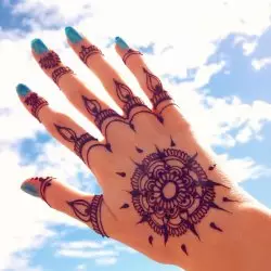 Henna auf der Hand