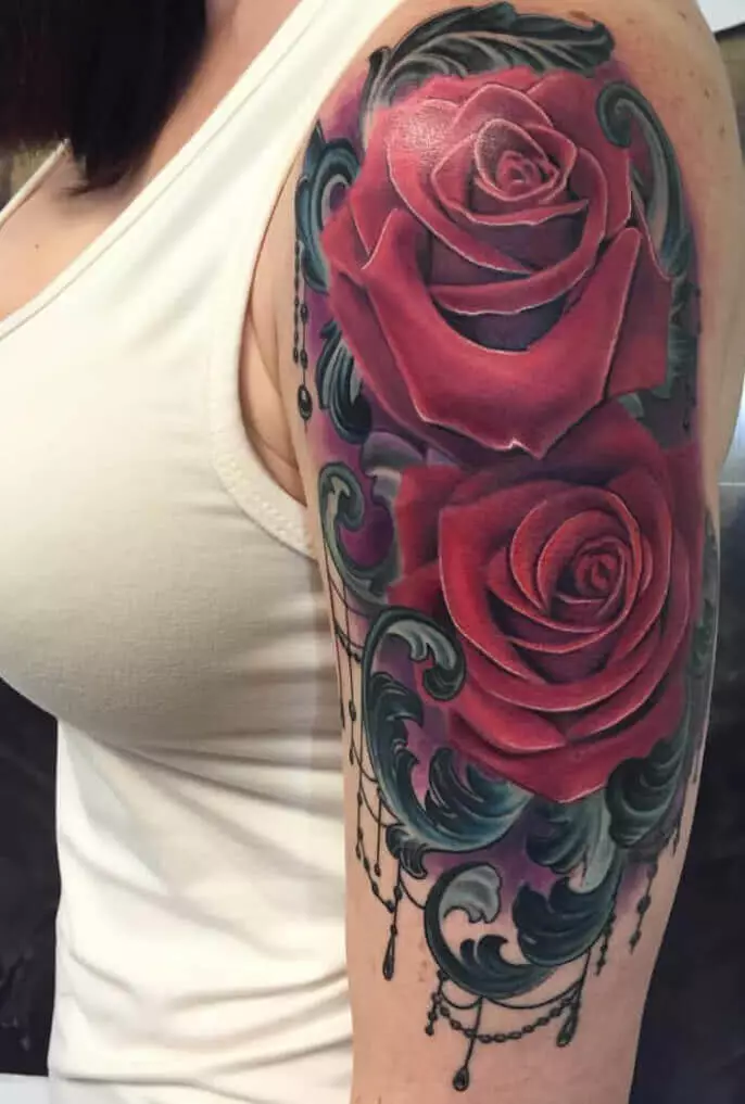 Rose auf dem Oberarm