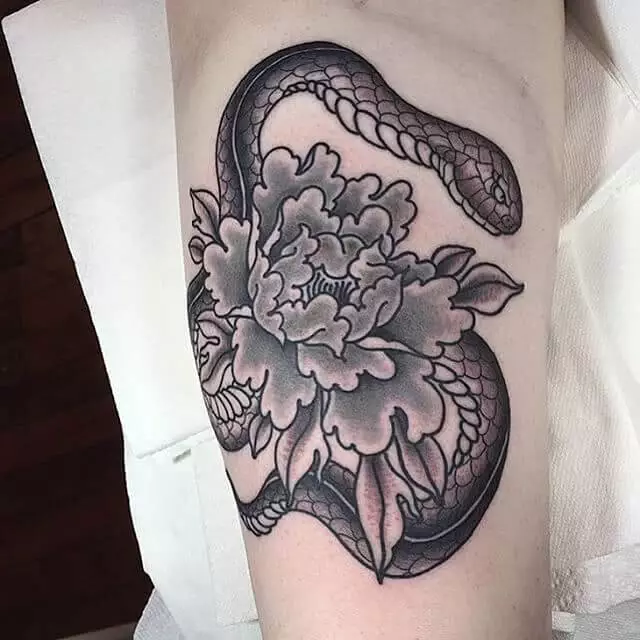 Schlange mit Blume