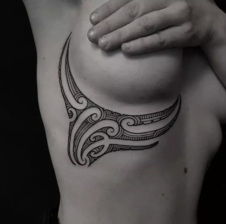 Underboob Tribal / Maori