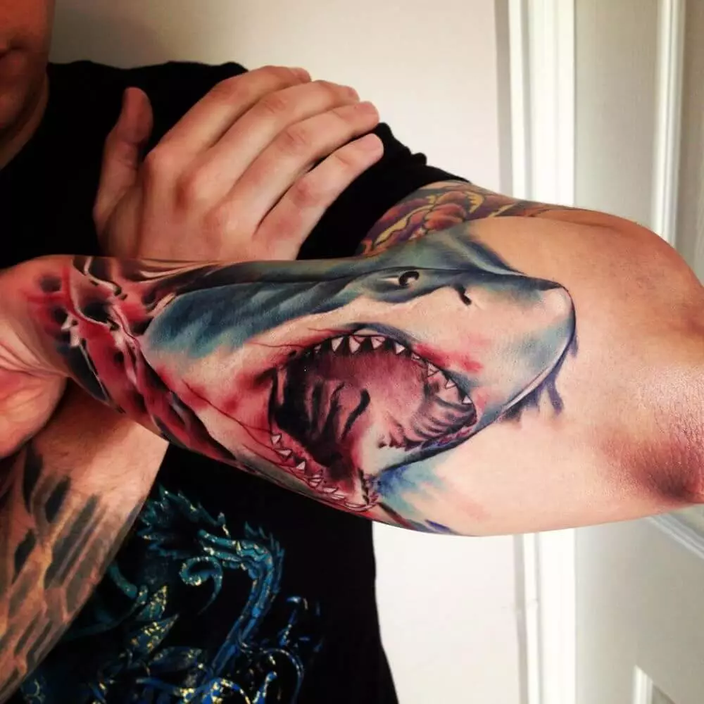 Weisser Hai auf dem Arm